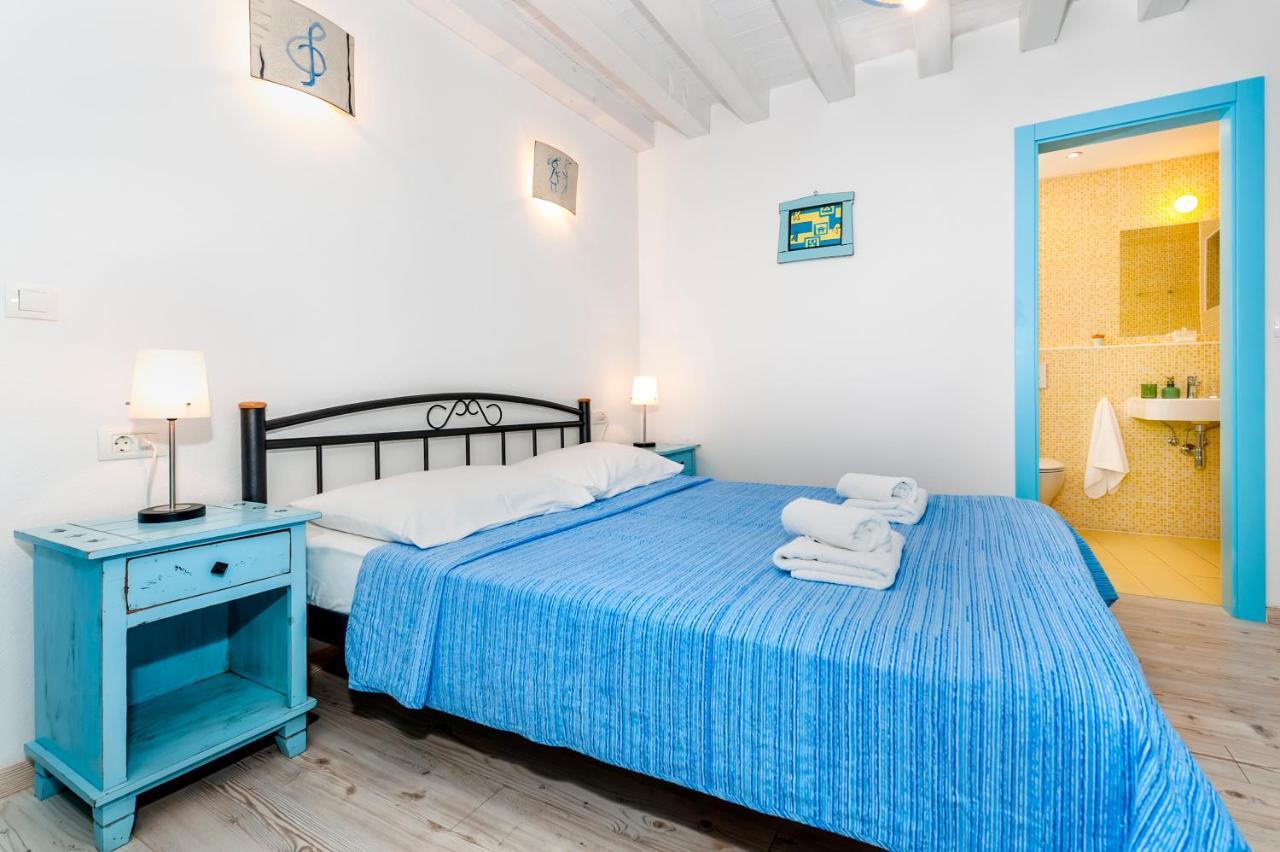 Apartments & Rooms La Casa Barbaro 罗维尼 外观 照片