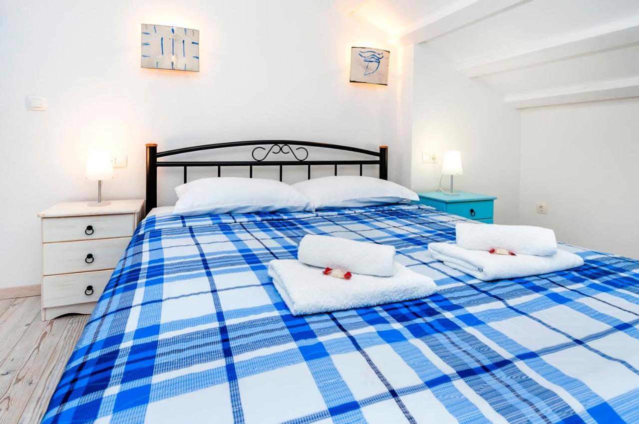 Apartments & Rooms La Casa Barbaro 罗维尼 外观 照片
