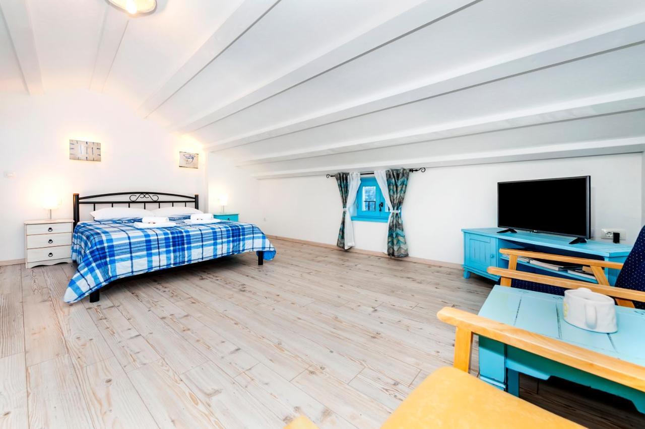 Apartments & Rooms La Casa Barbaro 罗维尼 外观 照片
